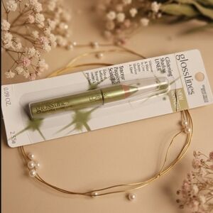 L'Oreal Glossy Olive Shimmer Eyeliner
